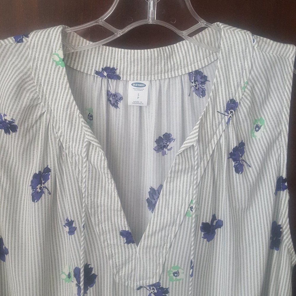 Old Navy Tie Front Summer Blouse - Picture 2 of 7